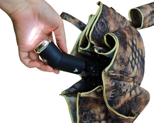 Ánh sáng LED tự động mở / đóng ô an toàn với dải phản xạ cho tầm nhìn ban đêm